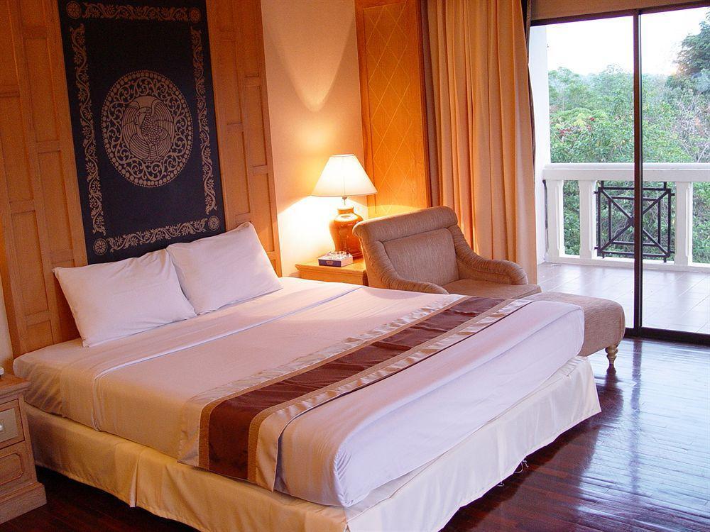 Pavilion Rim Kwai Resort Kanchanaburi Exterior photo
